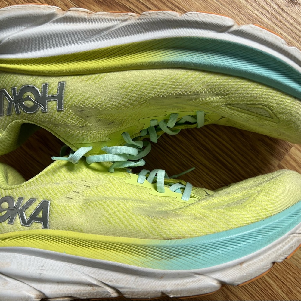 Women's  HOKA CLIFTON Athletic Shoes - size 10.5 - Picture 2 of 5